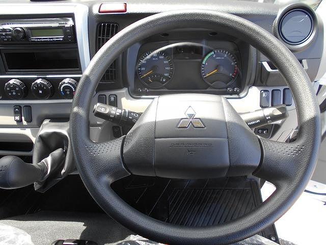 三菱ふそうキャンター平ボディ小型（2t・3t）[写真22]