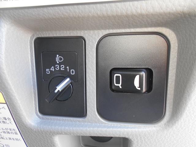 三菱ふそうキャンター平ボディ小型（2t・3t）[写真25]