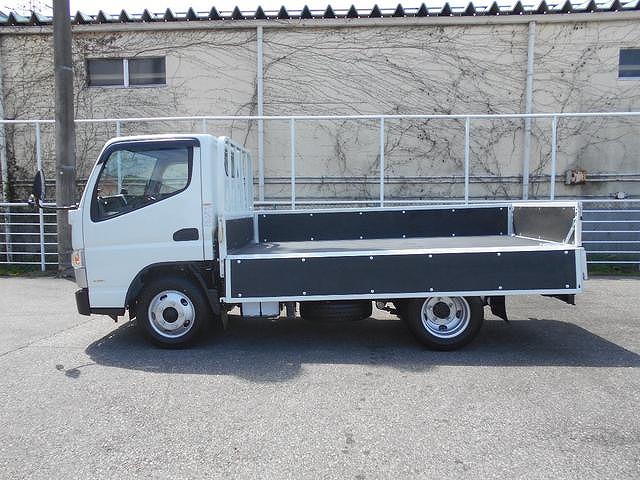 三菱ふそうキャンター平ボディ小型（2t・3t）[写真05]