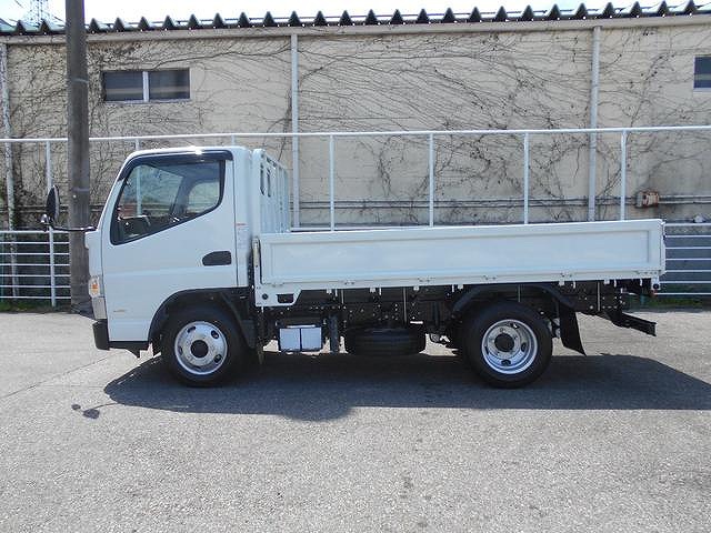 三菱ふそうキャンター平ボディ小型（2t・3t）[写真06]