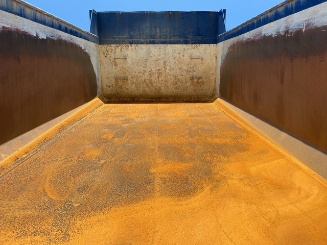 いすゞギガ深ダンプ（土砂禁ダンプ）大型（10t）[写真10]