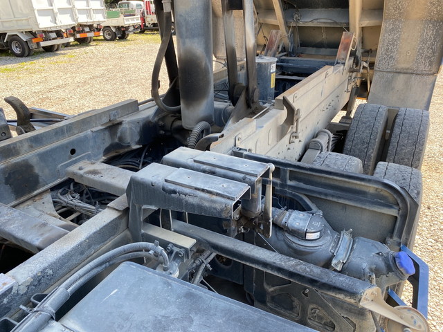 いすゞギガ深ダンプ（土砂禁ダンプ）大型（10t）[写真15]