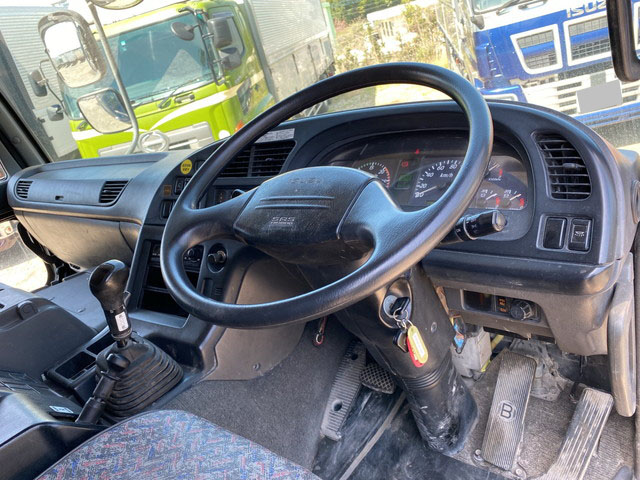 いすゞギガ深ダンプ（土砂禁ダンプ）大型（10t）[写真32]