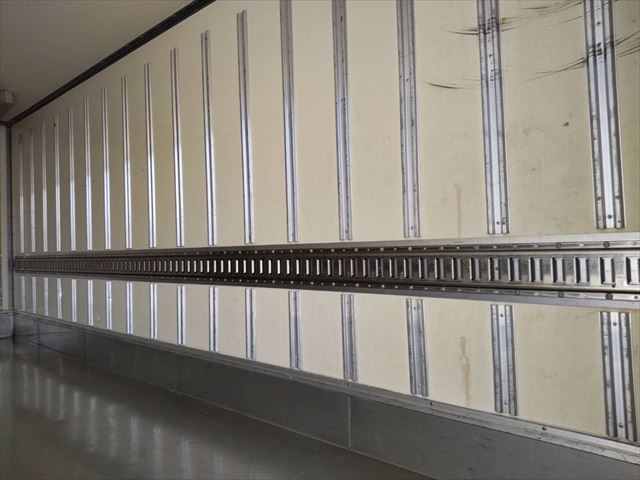 いすゞエルフ冷凍車（冷蔵車）小型（2t・3t）[写真15]