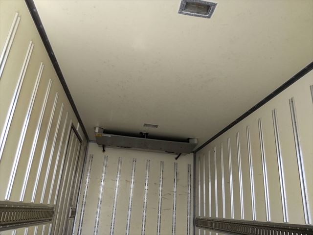 いすゞエルフ冷凍車（冷蔵車）小型（2t・3t）[写真16]