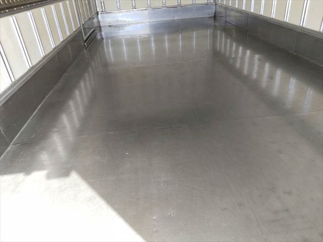 いすゞエルフ冷凍車（冷蔵車）小型（2t・3t）[写真17]