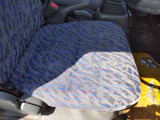 いすゞエルフ冷凍車（冷蔵車）小型（2t・3t）[写真22]