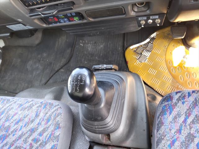 いすゞエルフ冷凍車（冷蔵車）小型（2t・3t）[写真31]