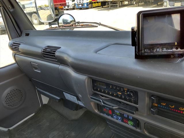 いすゞエルフ冷凍車（冷蔵車）小型（2t・3t）[写真32]