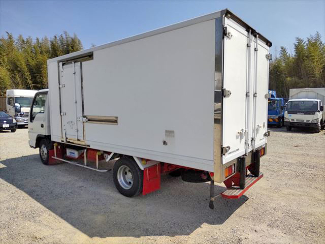 いすゞエルフ冷凍車（冷蔵車）小型（2t・3t）[写真04]