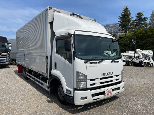 いすゞフォワードアルミウイング中型（4t）[写真03]