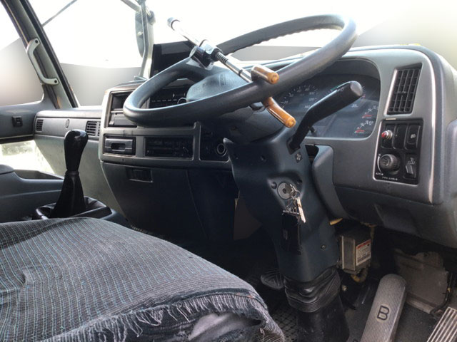 UDトラックスコンドルアルミバン中型（4t）[写真13]