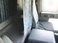 UDトラックスコンドルアルミバン中型（4t）[写真16]