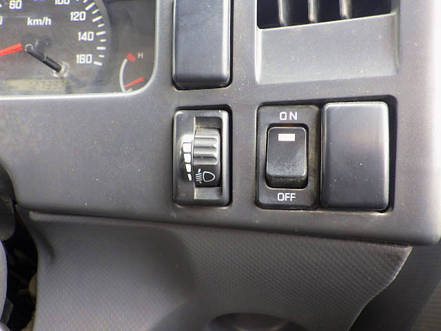 いすゞエルフ平ボディ小型（2t・3t）[写真24]