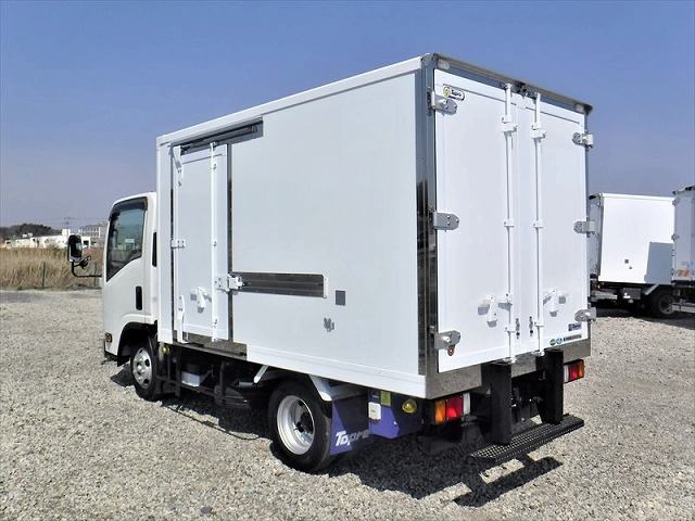 いすゞエルフ冷凍車（冷蔵車）小型（2t・3t）[写真02]