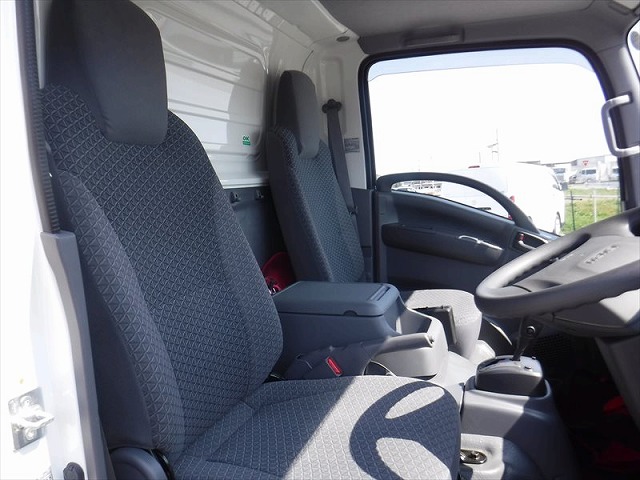 いすゞエルフ冷凍車（冷蔵車）小型（2t・3t）[写真24]