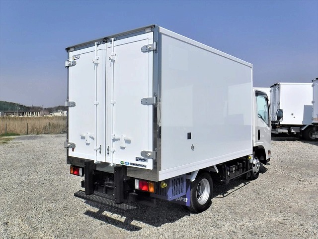 いすゞエルフ冷凍車（冷蔵車）小型（2t・3t）[写真04]