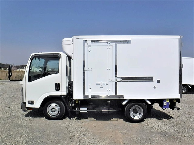 いすゞエルフ冷凍車（冷蔵車）小型（2t・3t）[写真06]