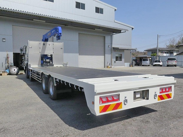 いすゞギガセルフクレーン4段大型（10t）[写真02]