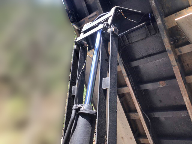 三菱ふそうスーパーグレートダンプ大型（10t）[写真12]