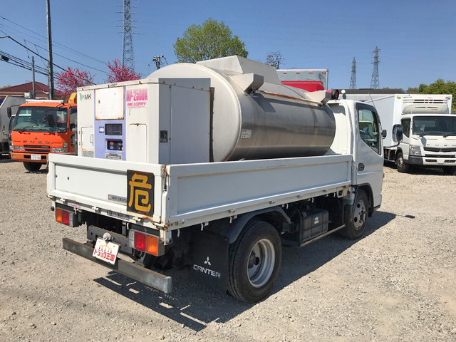 三菱ふそうキャンタータンク車（タンクローリー）小型（2t・3t）[写真02]