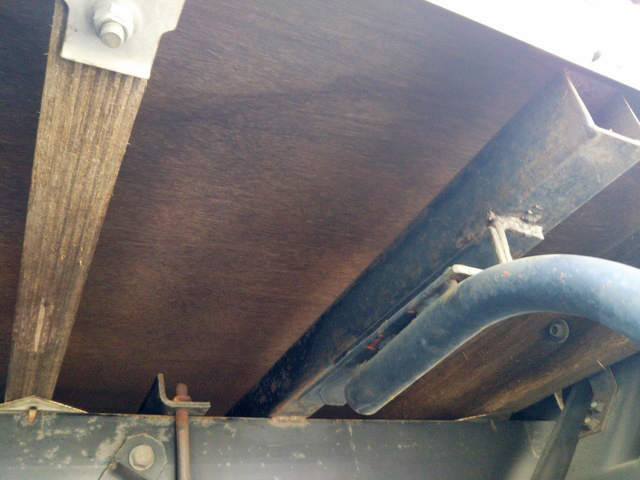 三菱ふそうキャンタータンク車（タンクローリー）小型（2t・3t）[写真21]