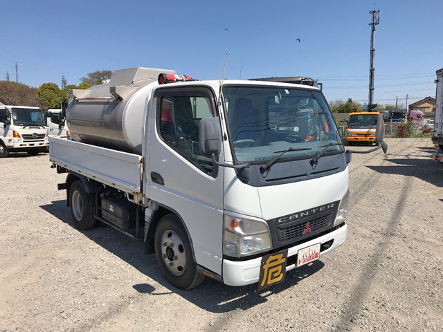 三菱ふそうキャンタータンク車（タンクローリー）小型（2t・3t）[写真03]