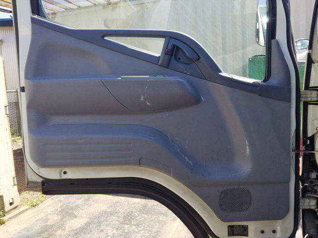 三菱ふそうキャンタータンク車（タンクローリー）小型（2t・3t）[写真30]