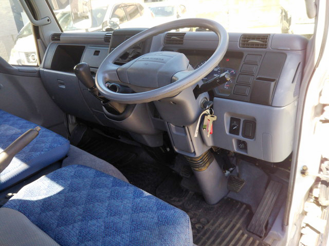 三菱ふそうキャンタータンク車（タンクローリー）小型（2t・3t）[写真33]