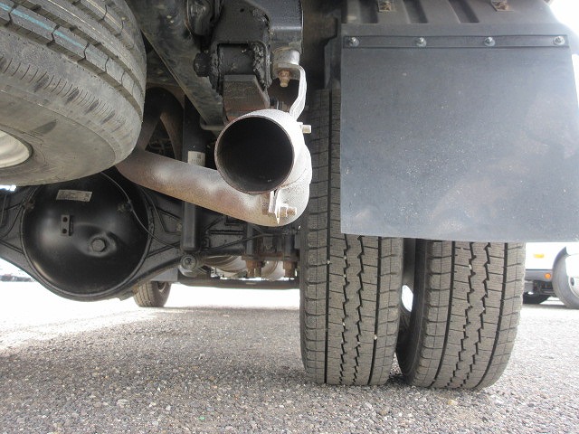 三菱ふそうキャンター平ボディ小型（2t・3t）[写真20]