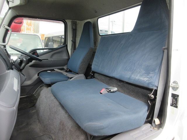 三菱ふそうキャンター平ボディ小型（2t・3t）[写真23]