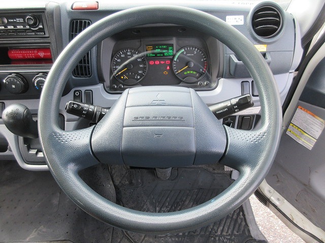 三菱ふそうキャンター平ボディ小型（2t・3t）[写真24]