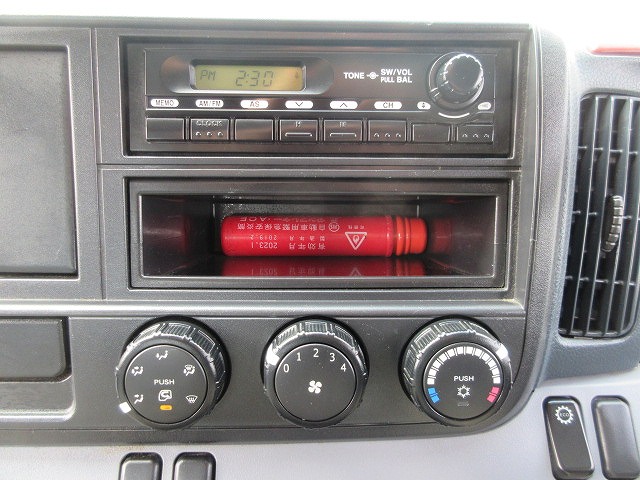 三菱ふそうキャンター平ボディ小型（2t・3t）[写真26]