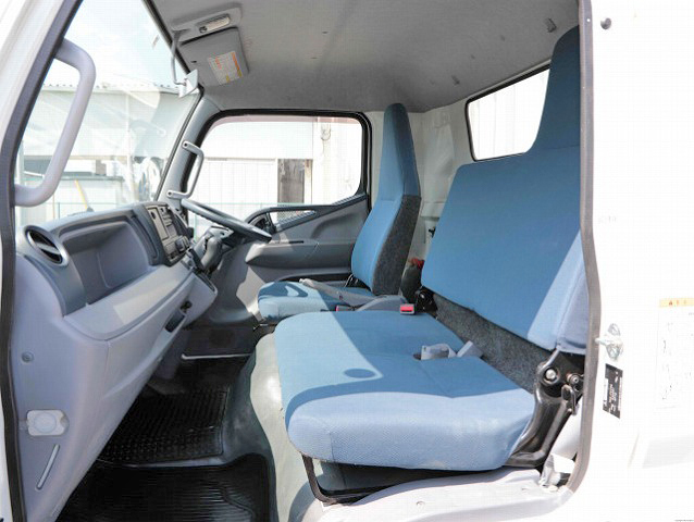 三菱ふそうキャンター平ボディ小型（2t・3t）[写真14]