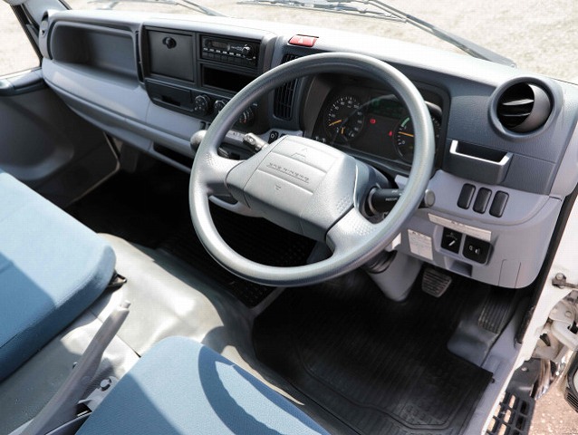 三菱ふそうキャンター平ボディ小型（2t・3t）[写真15]