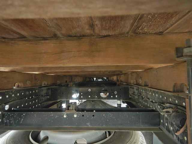 三菱ふそうキャンター平ボディ小型（2t・3t）[写真17]