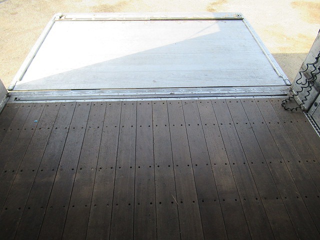 三菱ふそうスーパーグレートアルミウイング大型（10t）[写真29]