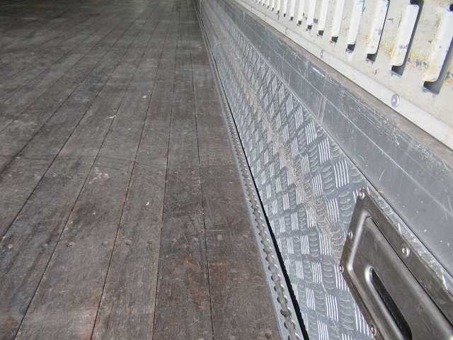 三菱ふそうスーパーグレートアルミウイング大型（10t）[写真31]