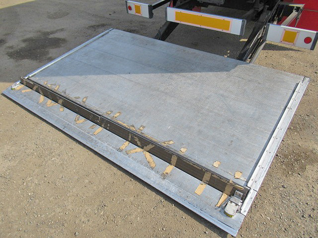 三菱ふそうスーパーグレートアルミウイング大型（10t）[写真35]