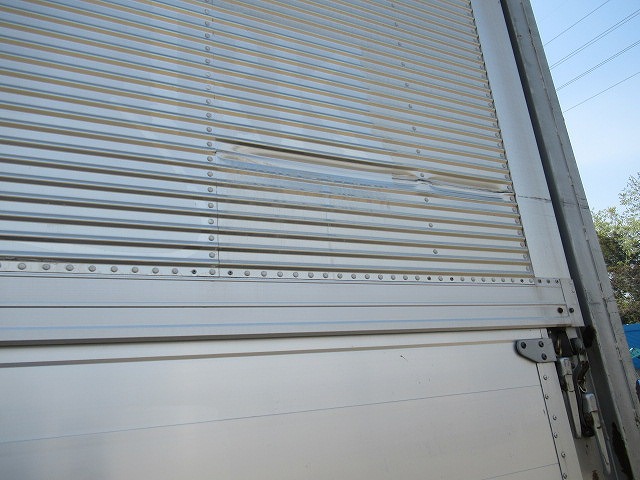 三菱ふそうスーパーグレートアルミウイング大型（10t）[写真37]