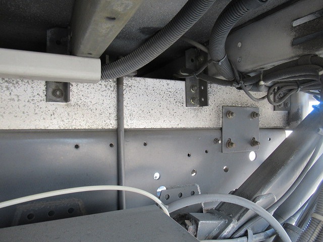 三菱ふそうスーパーグレートアルミウイング大型（10t）[写真06]