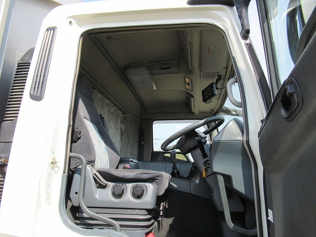 三菱ふそうスーパーグレートアルミウイング大型（10t）[写真09]