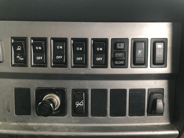 日野プロフィアトレーラーヘッド（トラクターヘッド）大型（10t）[写真36]