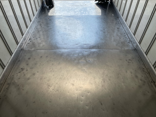 いすゞエルフ冷凍車（冷蔵車）小型（2t・3t）[写真14]