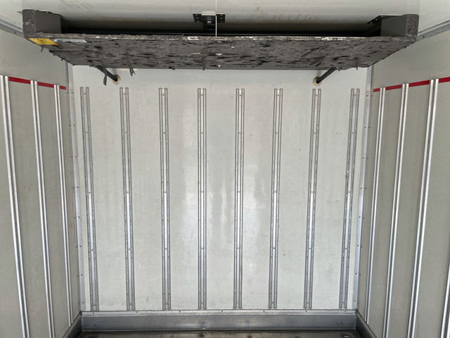 いすゞエルフ冷凍車（冷蔵車）小型（2t・3t）[写真15]