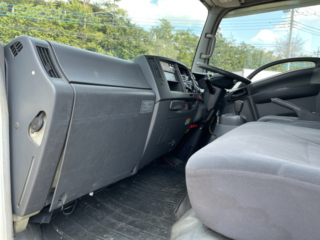 いすゞエルフ冷凍車（冷蔵車）小型（2t・3t）[写真32]