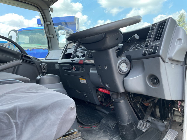 いすゞエルフ冷凍車（冷蔵車）小型（2t・3t）[写真33]