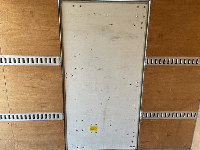 いすゞエルフアルミバン小型（2t・3t）[写真13]