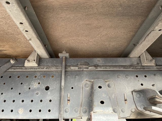 いすゞエルフアルミバン小型（2t・3t）[写真19]