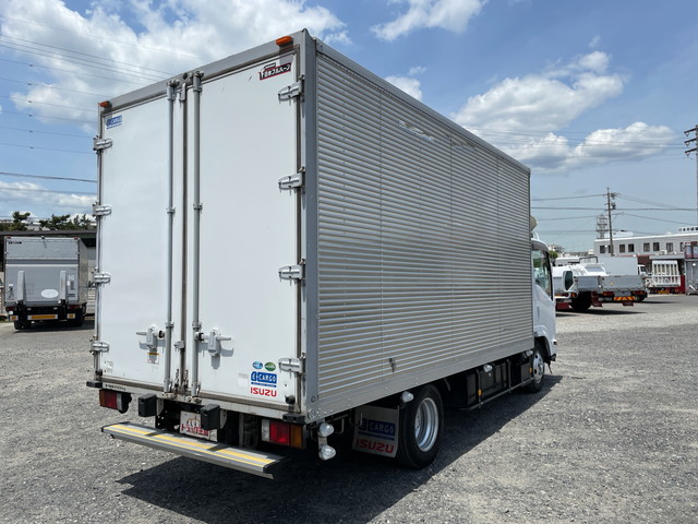 いすゞエルフアルミバン小型（2t・3t）[写真02]